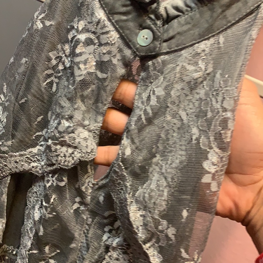 POL Front Button Closure Ruffle Detail Halter - Picture 7 of 12